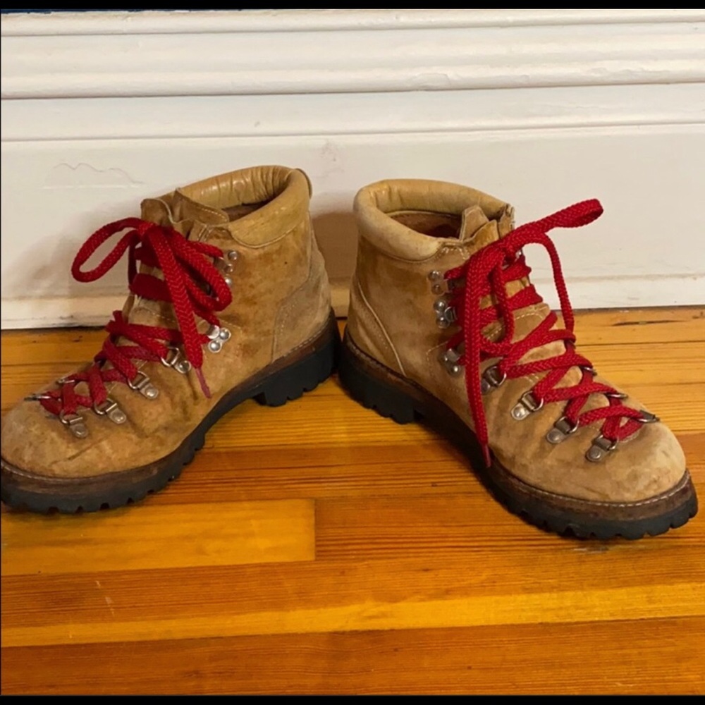 Vintage Wolverine Women’s Hiking Boots 9.5